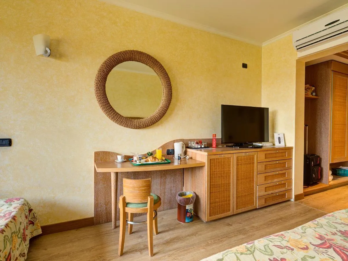 Active Hotel Paradiso Peschiera del Garda 4*,  Włochy